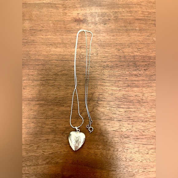 4 Photo Heart Locket Artisan Engraved Pendant Necklace, 925, RARE FIND!- Vintage - Picture 2 of 16